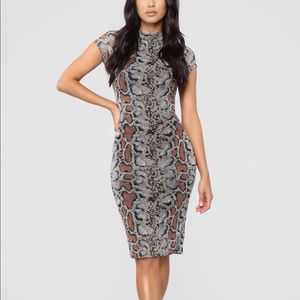 NEVER WORN. SNAKE PRINT MIDI DRESS.